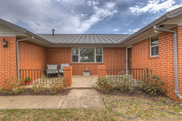 302 N Gas Street, Chouteau, OK 74337