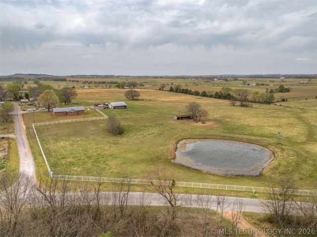 302 N Gas Street, Chouteau, OK 74337