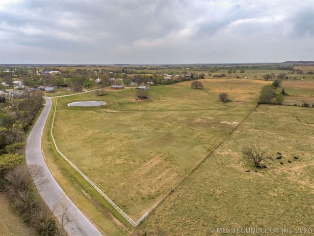 302 N Gas Street, Chouteau, OK 74337