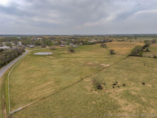 302 N Gas Street, Chouteau, OK 74337