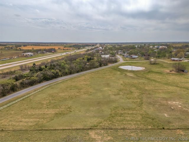 302 N Gas Street, Chouteau, OK 74337