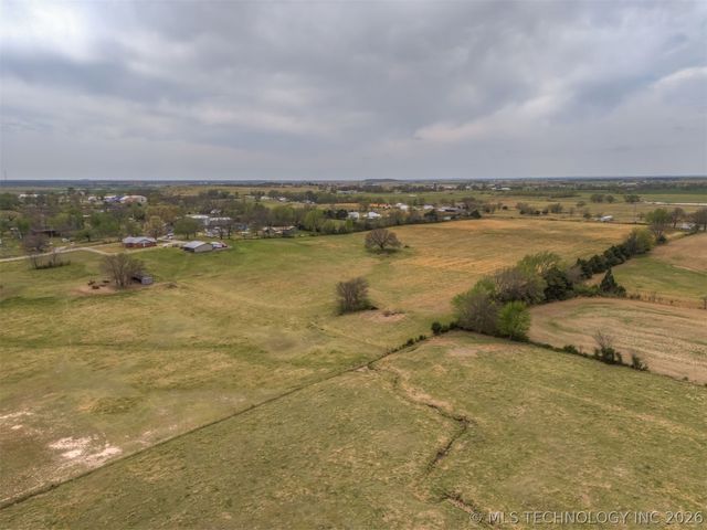 302 N Gas Street, Chouteau, OK 74337