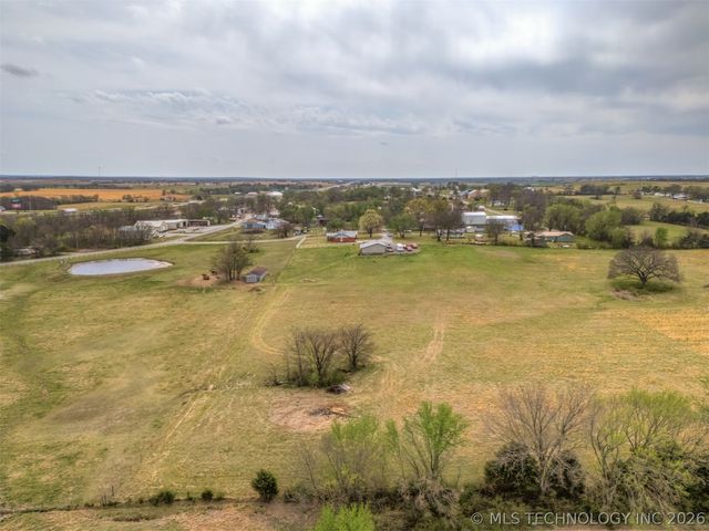 302 N Gas Street, Chouteau, OK 74337