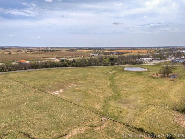 302 N Gas Street, Chouteau, OK 74337