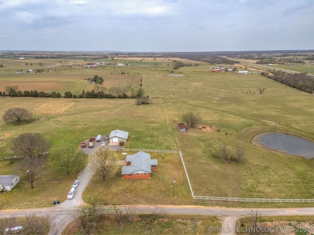 302 N Gas Street, Chouteau, OK 74337