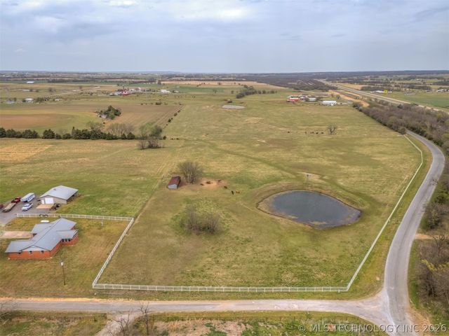 302 N Gas Street, Chouteau, OK 74337