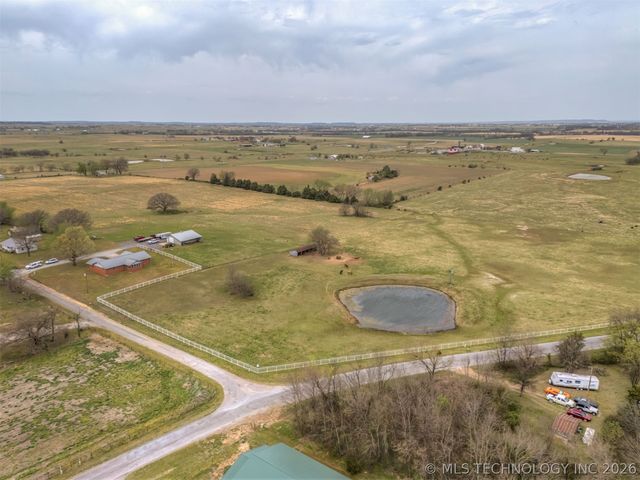 302 N Gas Street, Chouteau, OK 74337