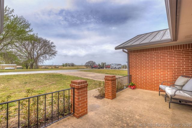 302 N Gas Street, Chouteau, OK 74337