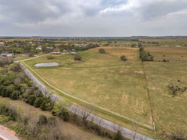 302 N Gas Street, Chouteau, OK 74337