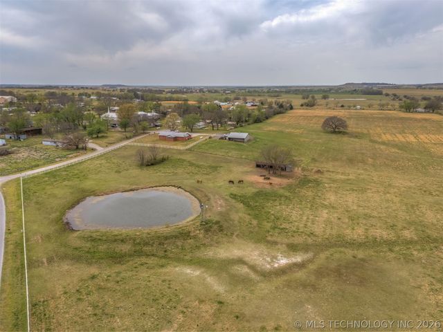 302 N Gas Street, Chouteau, OK 74337