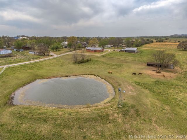 302 N Gas Street, Chouteau, OK 74337