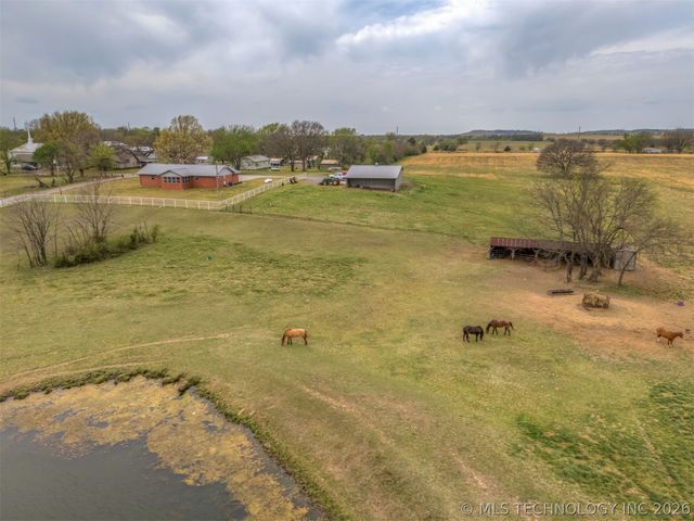 302 N Gas Street, Chouteau, OK 74337