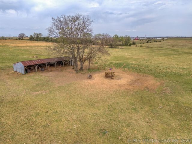 302 N Gas Street, Chouteau, OK 74337