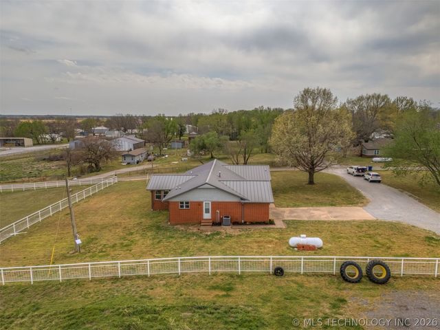 302 N Gas Street, Chouteau, OK 74337
