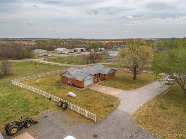302 N Gas Street, Chouteau, OK 74337