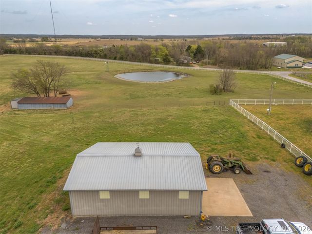 302 N Gas Street, Chouteau, OK 74337