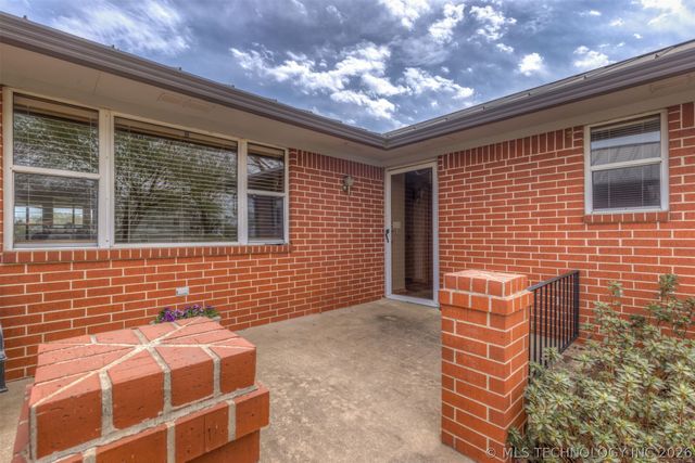 302 N Gas Street, Chouteau, OK 74337