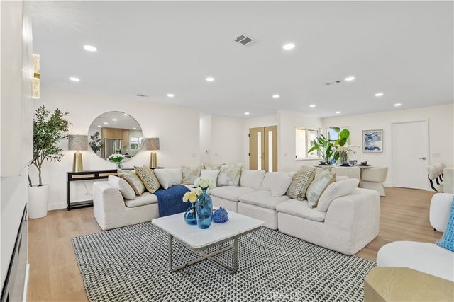 10276 Falcon, Fountain Valley, CA 92708