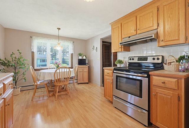 3 Sunnyside Ln, Milford, MA 01757