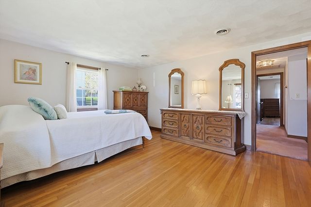 3 Sunnyside Ln, Milford, MA 01757