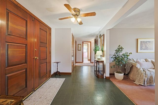 3 Sunnyside Ln, Milford, MA 01757