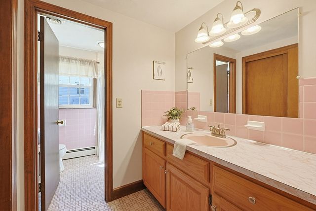 3 Sunnyside Ln, Milford, MA 01757