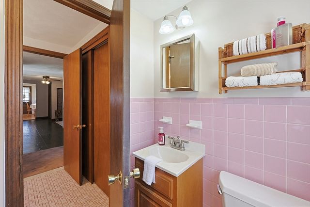 3 Sunnyside Ln, Milford, MA 01757