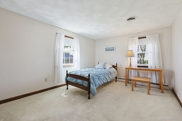 3 Sunnyside Ln, Milford, MA 01757