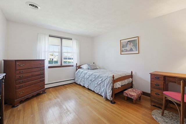 3 Sunnyside Ln, Milford, MA 01757