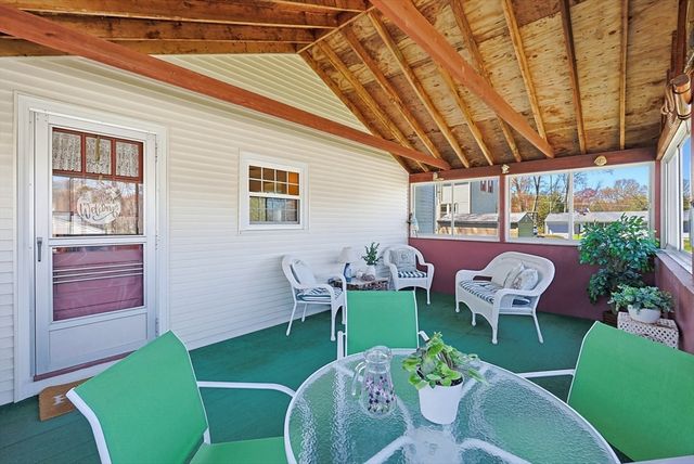 3 Sunnyside Ln, Milford, MA 01757