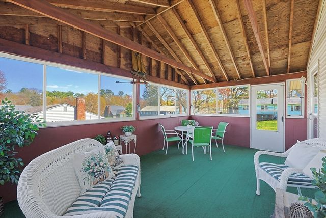 3 Sunnyside Ln, Milford, MA 01757