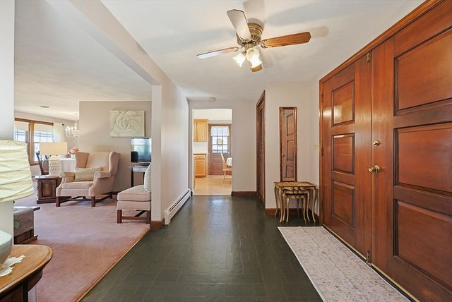 3 Sunnyside Ln, Milford, MA 01757