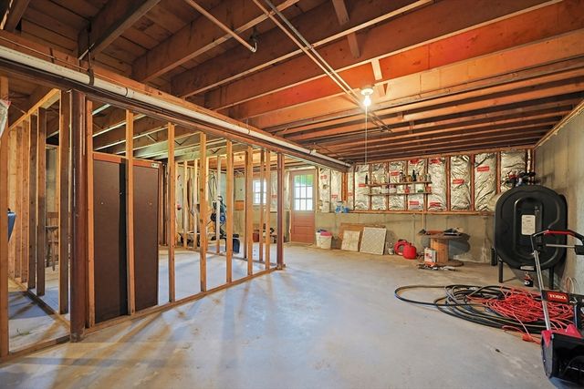 3 Sunnyside Ln, Milford, MA 01757