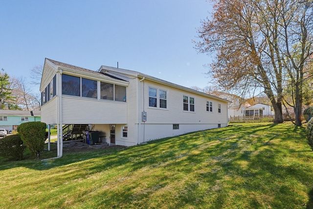 3 Sunnyside Ln, Milford, MA 01757