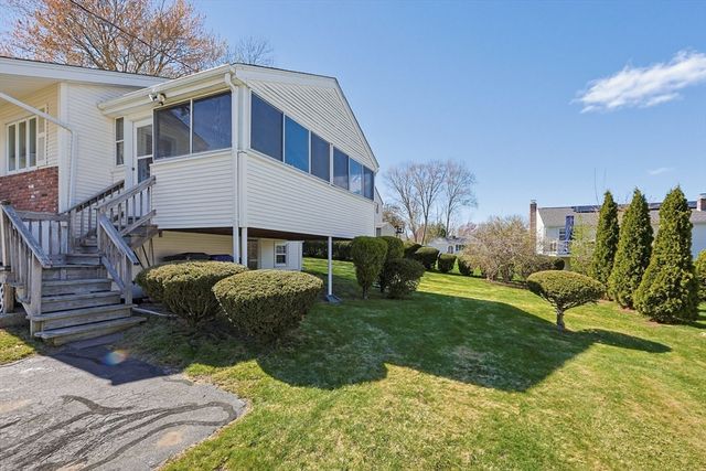 3 Sunnyside Ln, Milford, MA 01757