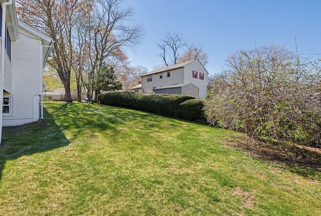 3 Sunnyside Ln, Milford, MA 01757