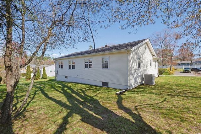 3 Sunnyside Ln, Milford, MA 01757