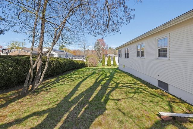 3 Sunnyside Ln, Milford, MA 01757