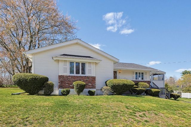 3 Sunnyside Ln, Milford, MA 01757