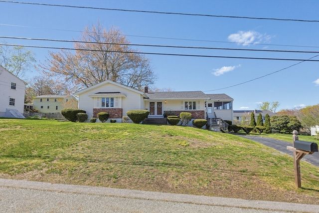 3 Sunnyside Ln, Milford, MA 01757