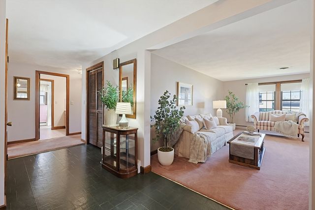 3 Sunnyside Ln, Milford, MA 01757