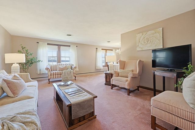 3 Sunnyside Ln, Milford, MA 01757