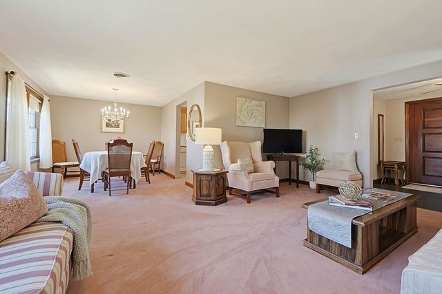 3 Sunnyside Ln, Milford, MA 01757