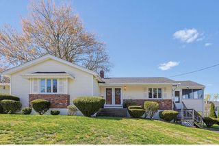 3 Sunnyside Ln, Milford, MA 01757