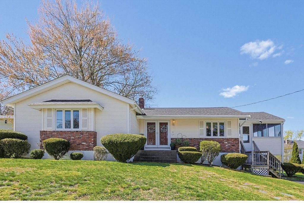 3 Sunnyside Ln, Milford, MA 01757