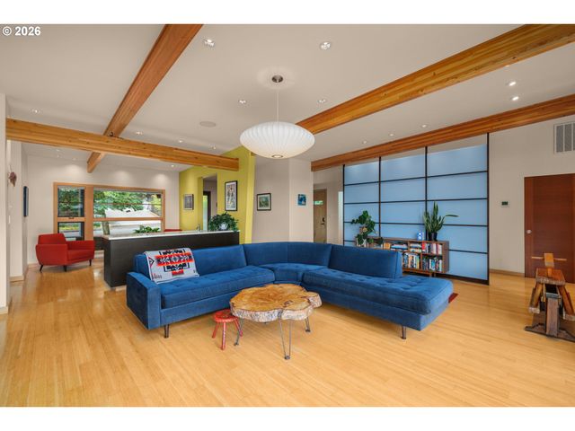6809 Se ASH St, Portland, OR 97215