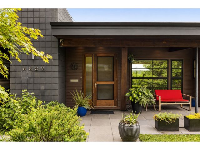 6809 Se ASH St, Portland, OR 97215
