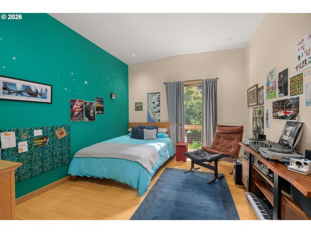6809 Se ASH St, Portland, OR 97215