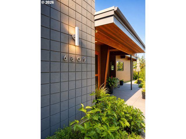 6809 Se ASH St, Portland, OR 97215