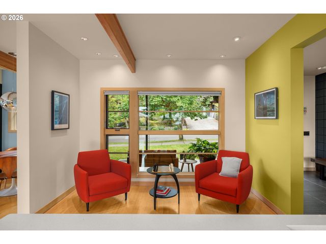 6809 Se ASH St, Portland, OR 97215